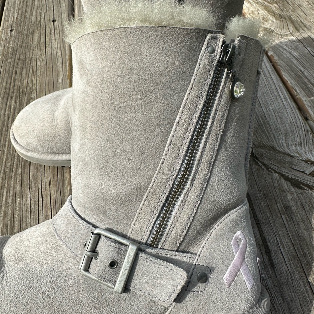 UGG Blaise Breast Cancer Limited Edition Women's Seal Size 8 - Picture 3 of 6
